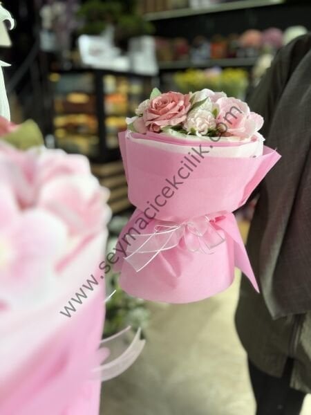 Pembe Yapay El Buketi