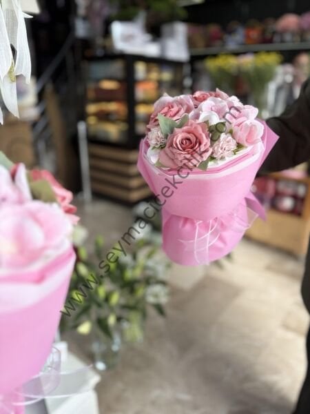 Pembe Yapay El Buketi