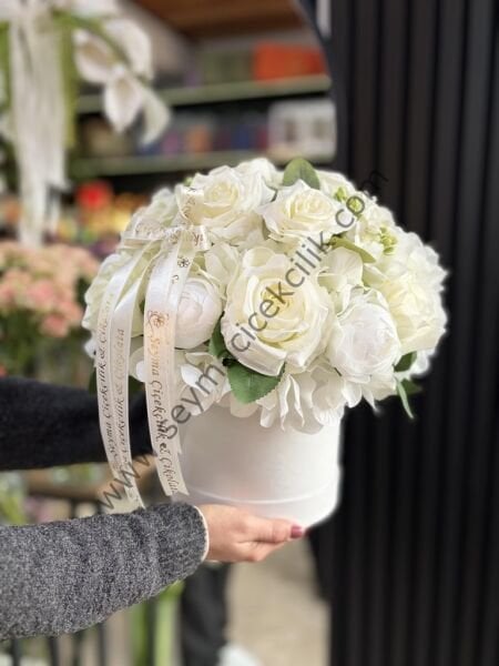 Yapay Kutulu Buket -Beyaz