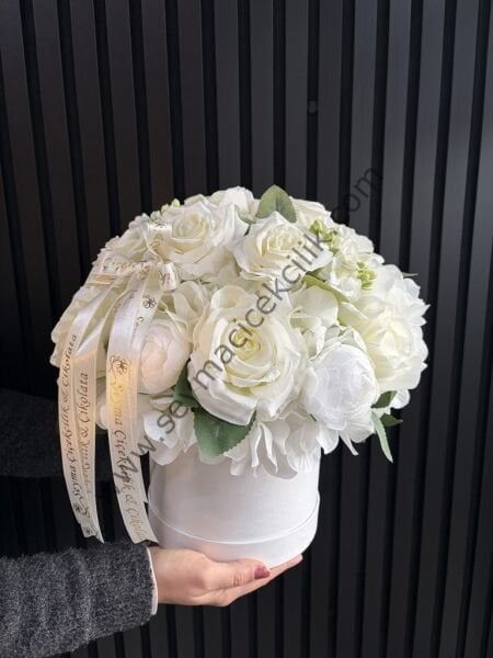 Yapay Kutulu Buket -Beyaz