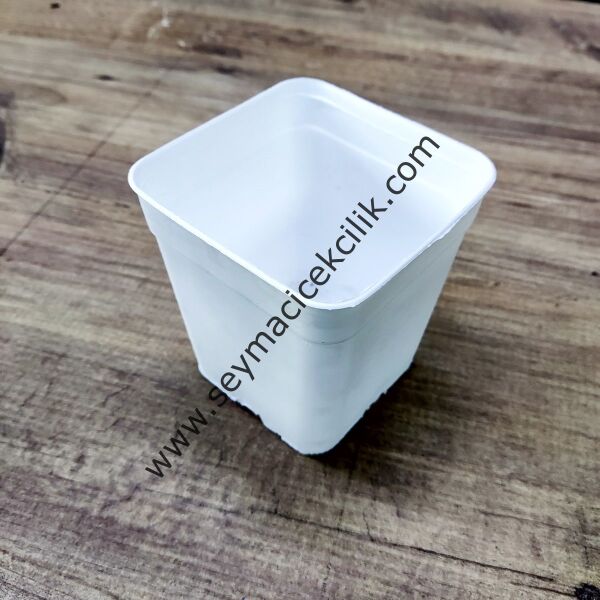 7 ve 9 cm lik Beyaz Üretim Kare Saksı