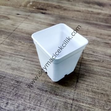 7 ve 9 cm lik Beyaz Üretim Kare Saksı